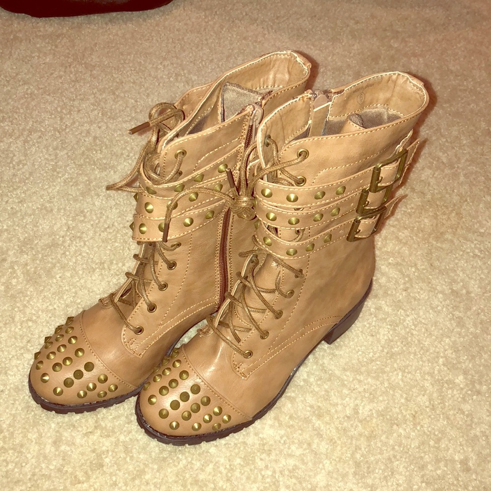 🛑 sold!!!!  Taupe spiked boots